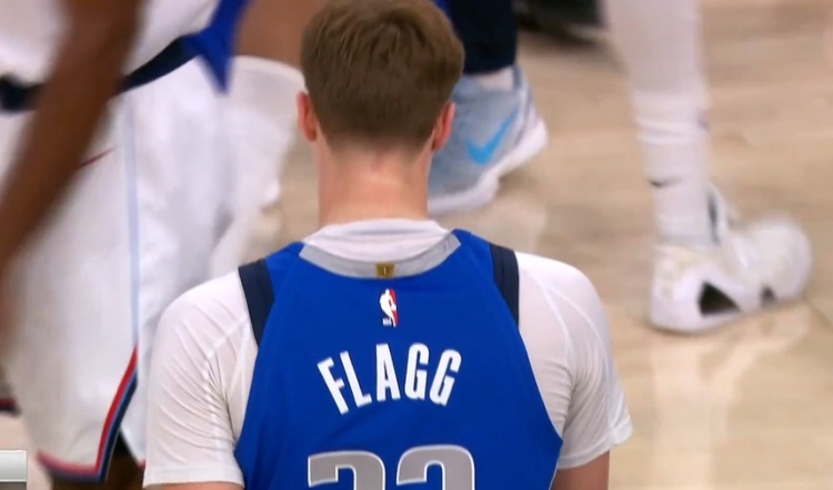 开云体育平台-观赏性十足！弗拉格切入起飞舒展单臂空接暴扣得分