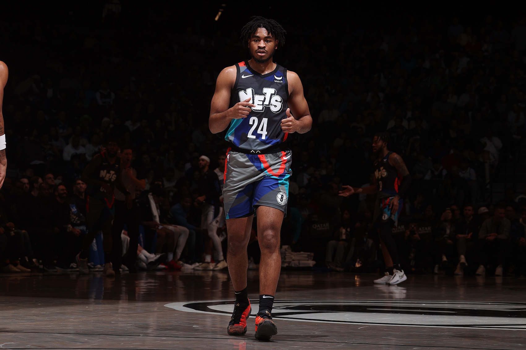 开云-爱游戏-卡梅隆-托马斯生涯场均15.1分2.6板2.1助 上赛季24.0分3.3板3.8助